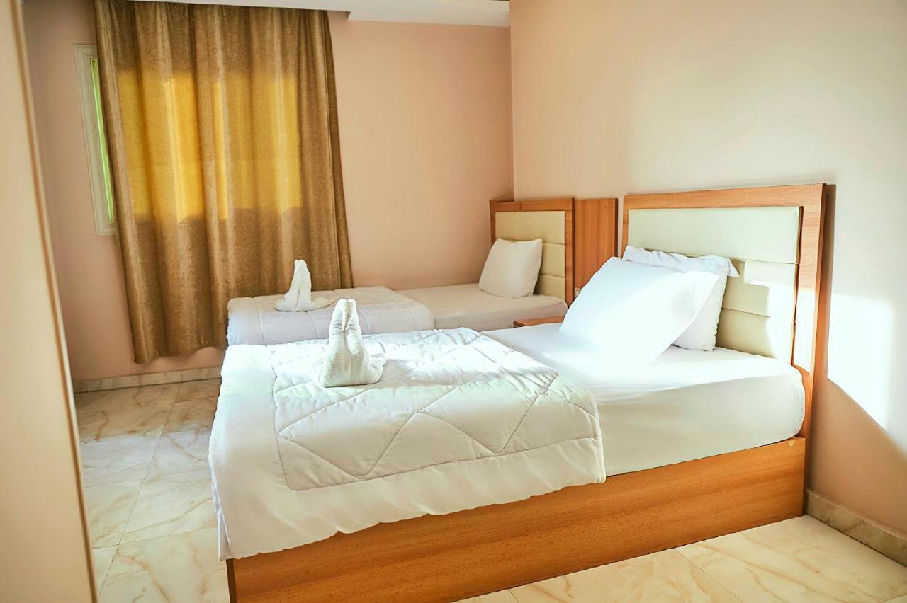 Grand Golden Pyramids View Hotel Kafrat al Jabal Bagian luar foto