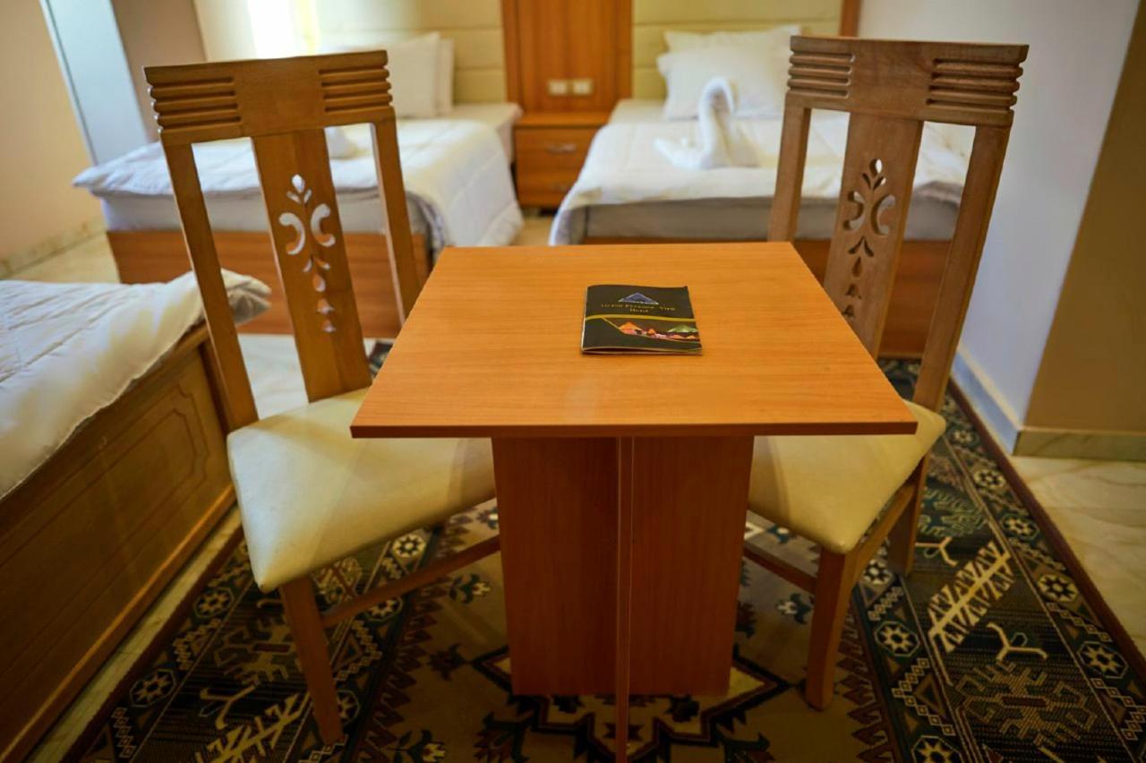 Grand Golden Pyramids View Hotel Kafrat al Jabal Bagian luar foto