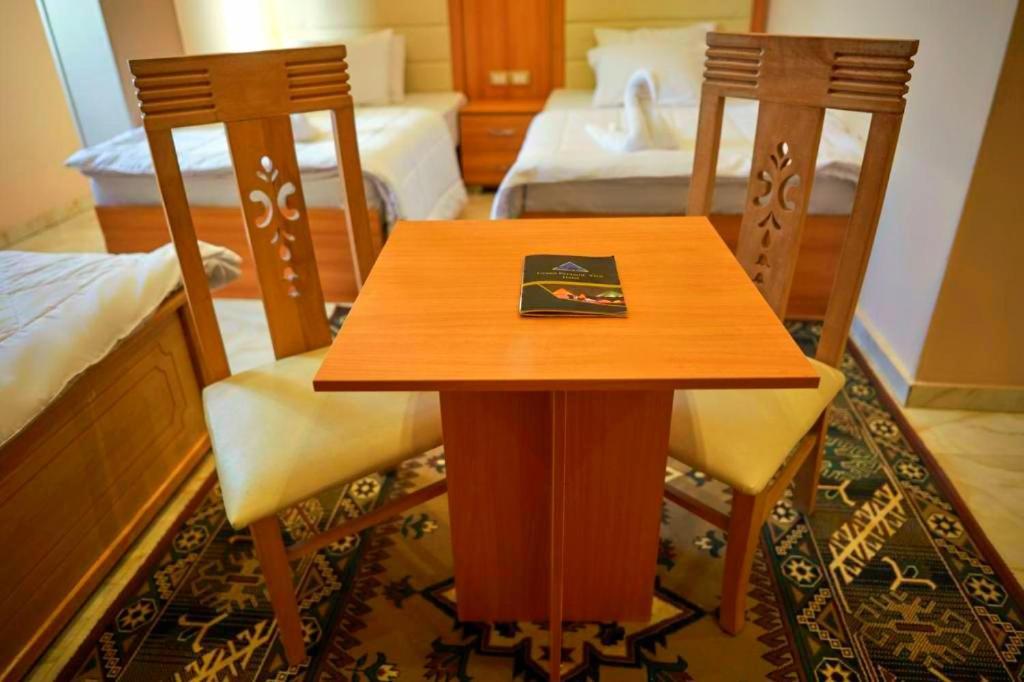 Grand Golden Pyramids View Hotel Kafrat al Jabal Bagian luar foto