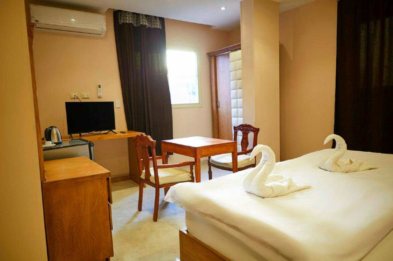 Grand Golden Pyramids View Hotel Kafrat al Jabal Bagian luar foto