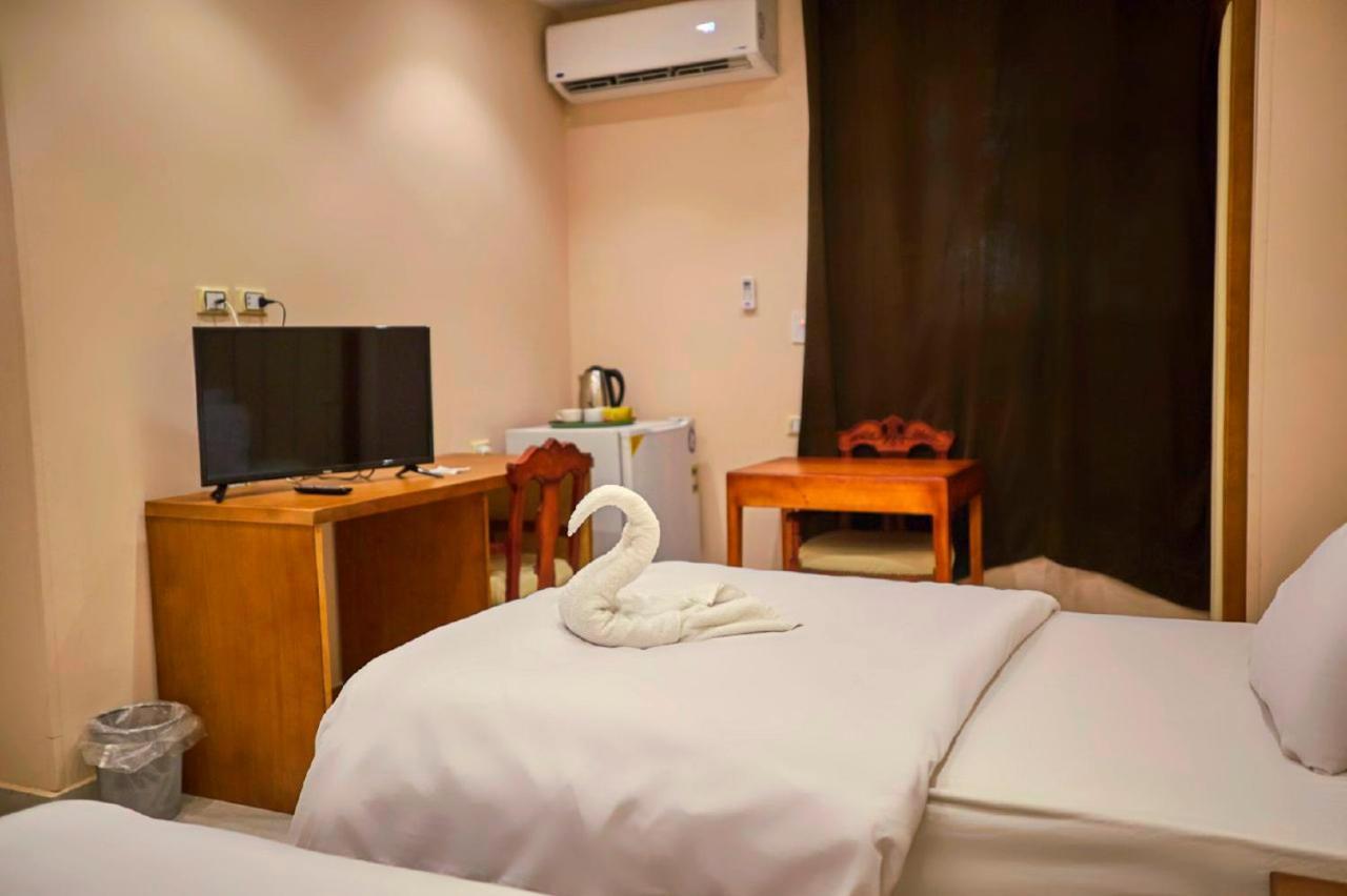 Grand Golden Pyramids View Hotel Kafrat al Jabal Bagian luar foto