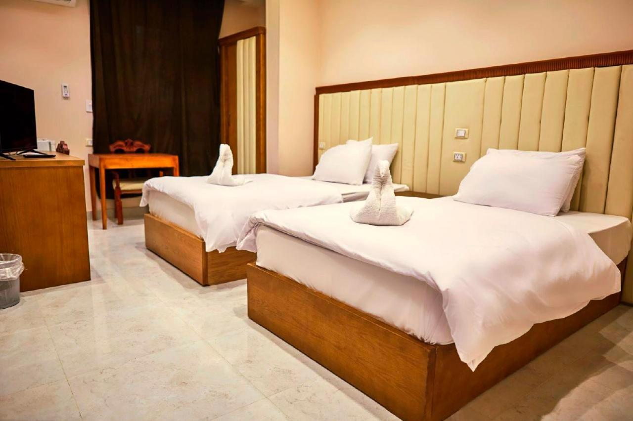 Grand Golden Pyramids View Hotel Kafrat al Jabal Bagian luar foto