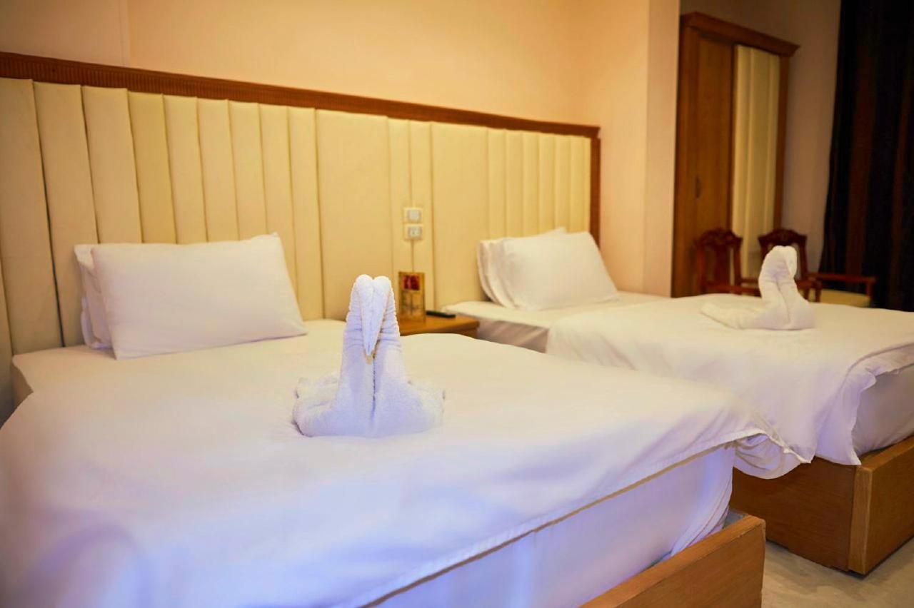 Grand Golden Pyramids View Hotel Kafrat al Jabal Bagian luar foto