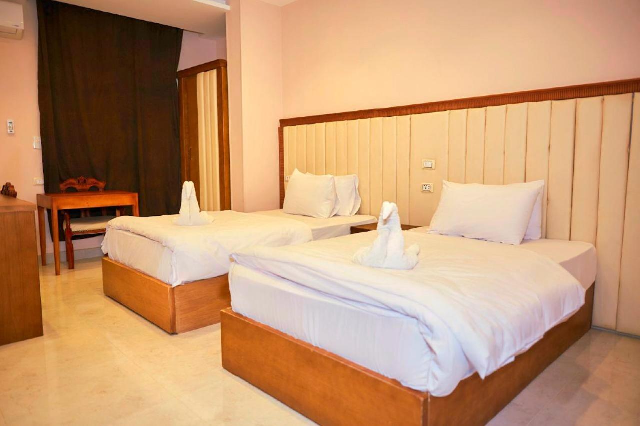 Grand Golden Pyramids View Hotel Kafrat al Jabal Bagian luar foto