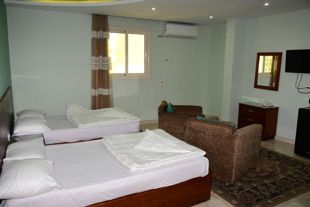 Grand Golden Pyramids View Hotel Kafrat al Jabal Bagian luar foto