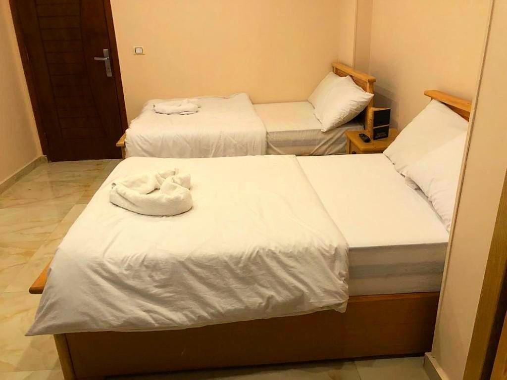 Grand Golden Pyramids View Hotel Kafrat al Jabal Bagian luar foto