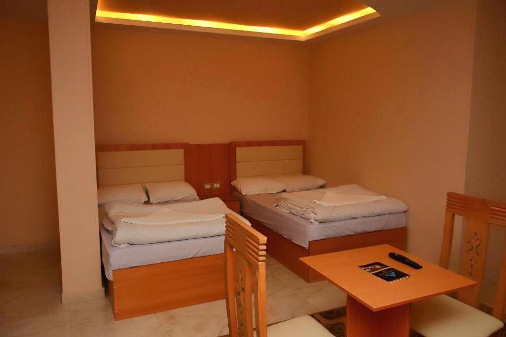 Grand Golden Pyramids View Hotel Kafrat al Jabal Bagian luar foto