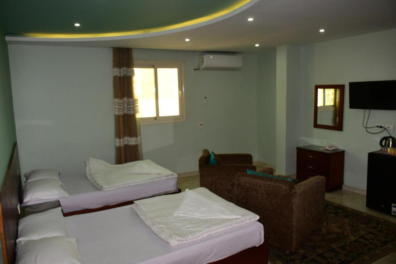 Grand Golden Pyramids View Hotel Kafrat al Jabal Bagian luar foto