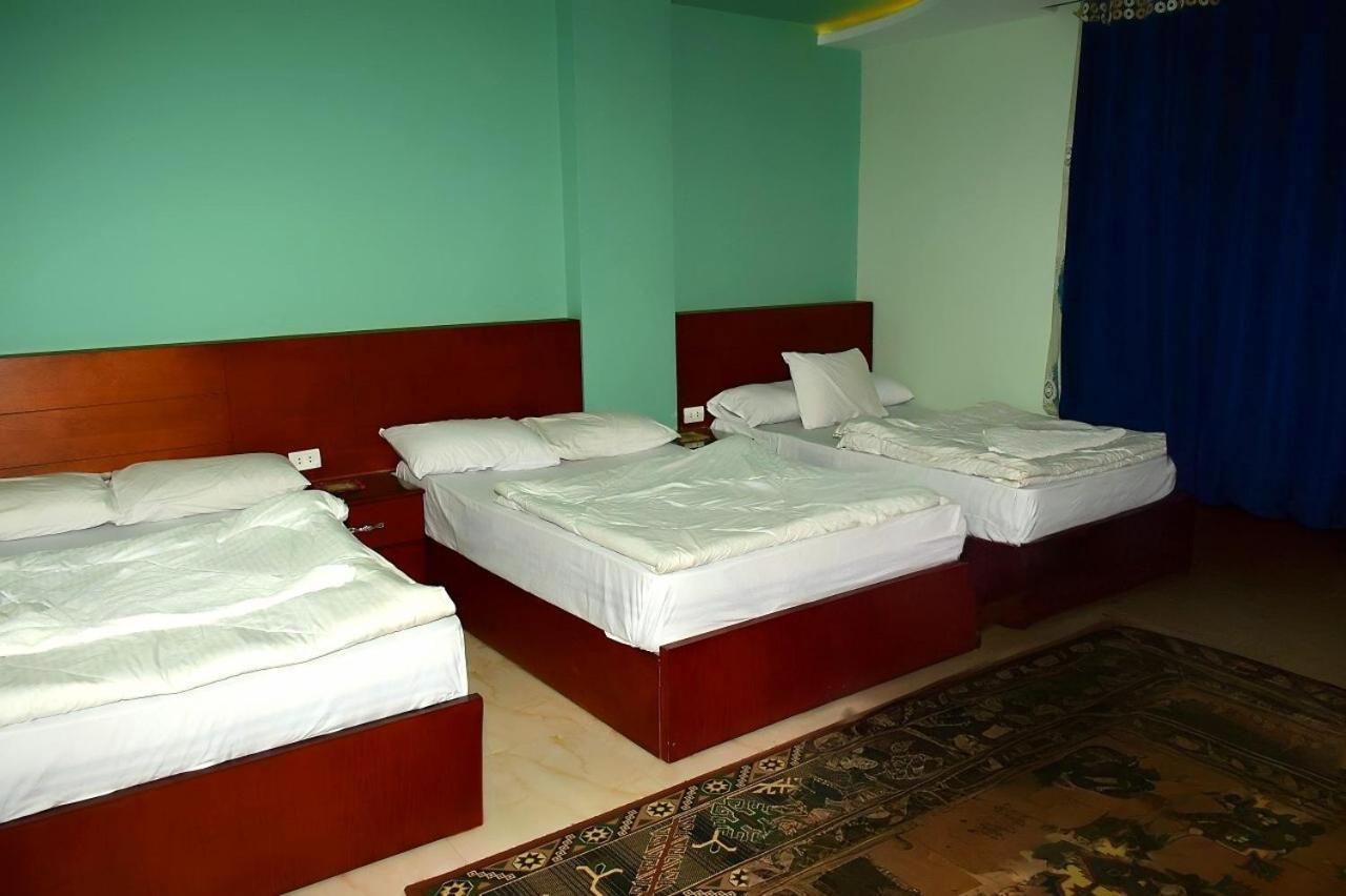 Grand Golden Pyramids View Hotel Kafrat al Jabal Bagian luar foto