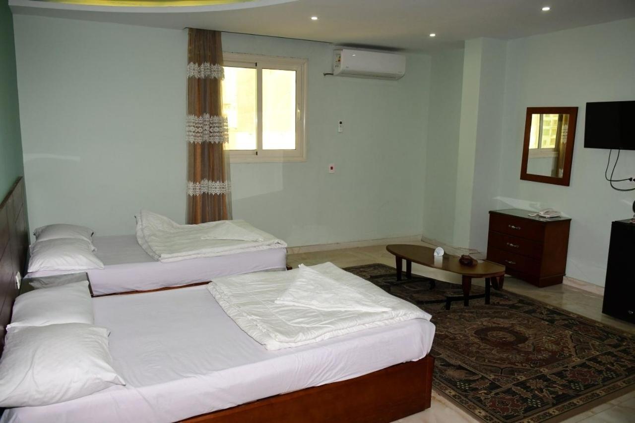 Grand Golden Pyramids View Hotel Kafrat al Jabal Bagian luar foto